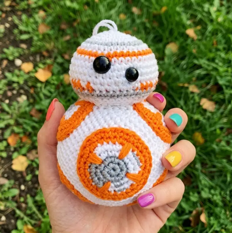 Complimentary Intermediate crochet pattern: BB-8 Amigurumi Pattern - Simple to follow guide