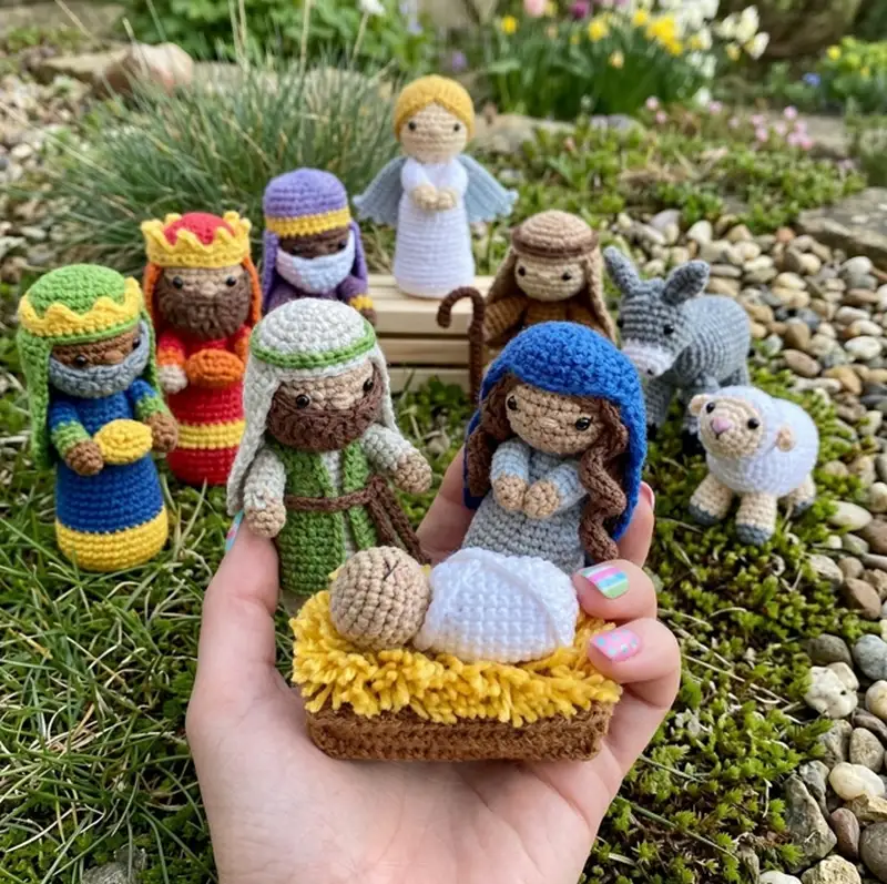 Complimentary Intermediate crochet pattern: Nativity Crochet Amigurumi Pattern - Simple to follow guide
