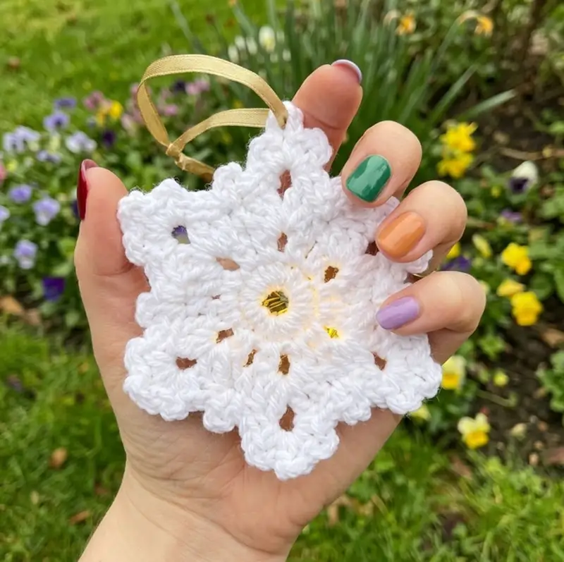 Complimentary Beginner Friendly crochet pattern: Snowflake Ornament Pattern - Simple to follow guide