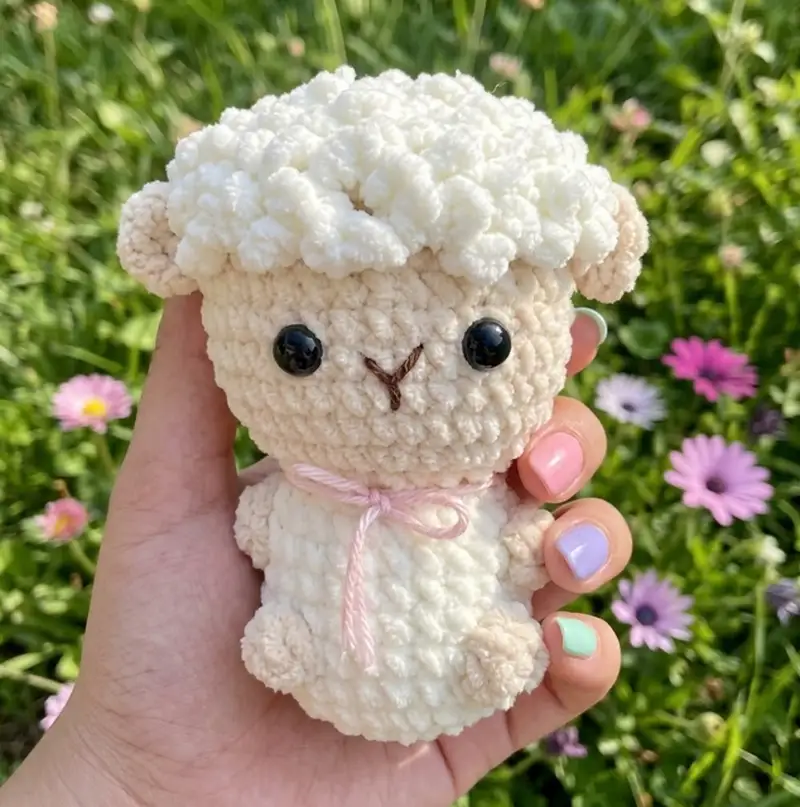 Complimentary Beginner Friendly crochet pattern: Sheep No Sew Amigurumi Pattern - Simple to follow guide