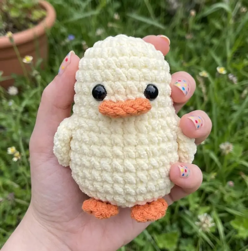 Complimentary Intermediate crochet pattern: Duck No Sew Amigurumi Pattern - Simple to follow guide