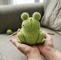 Crochet Frog Amigurumi Pattern step 4 - final assembly and finishing