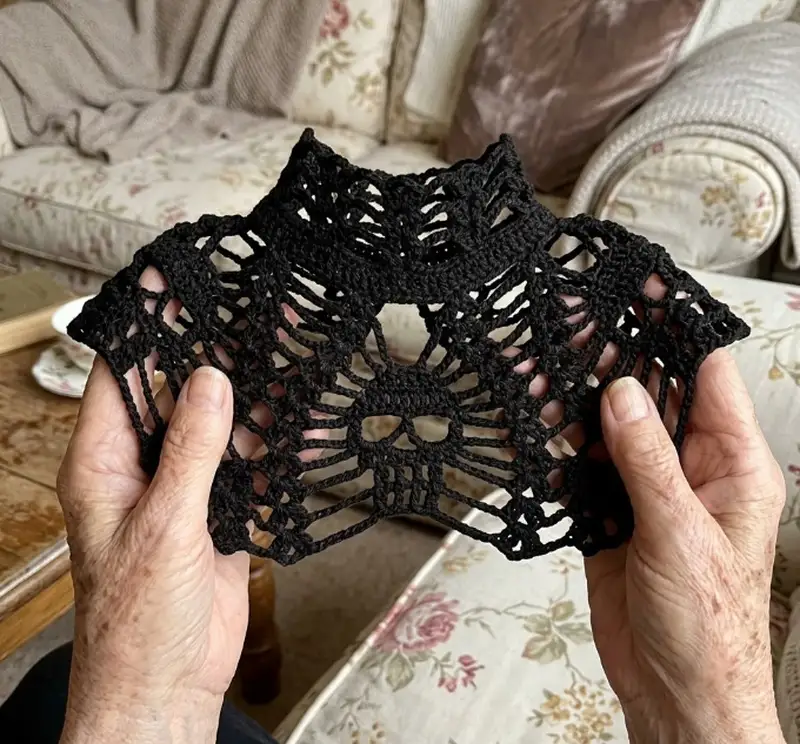 Complimentary Intermediate crochet pattern: Skull Collar Amigurumi Pattern - Simple to follow guide