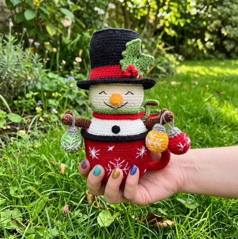 Complimentary Intermediate crochet pattern: The Snowman Mug Amigurumi Pattern - Simple to follow guide
