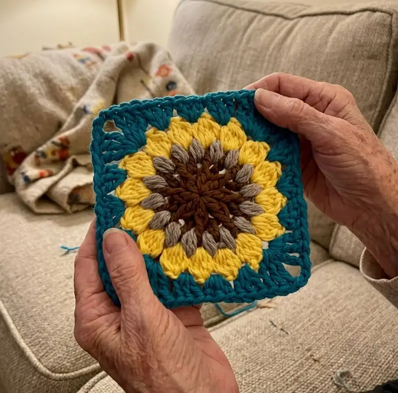 Complimentary Intermediate crochet pattern: Sunflower Lovers Granny Square Pattern - Simple to follow guide