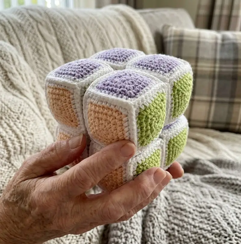 Complimentary Intermediate crochet pattern: Infinity Cube Amigurumi Pattern - Simple to follow guide