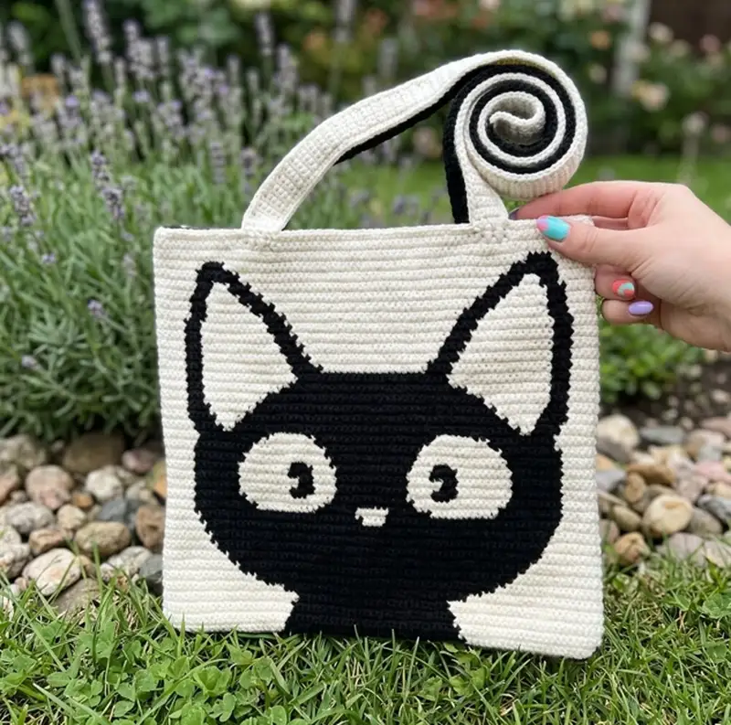 Complimentary Intermediate crochet pattern: Black Cat Bag Crochet Pattern - Simple to follow guide