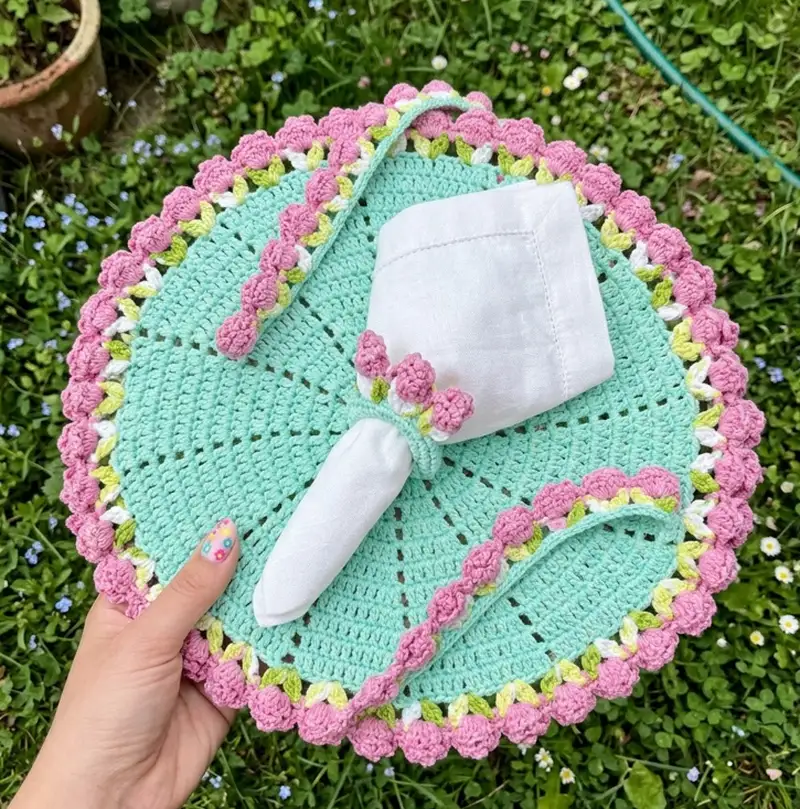 Complimentary Intermediate crochet pattern: Tulip Model Placemat Pattern - Simple to follow guide