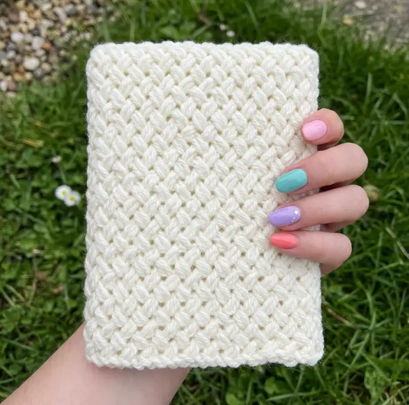 Complimentary Beginner Friendly crochet pattern: EZ Criss-Cross Baby Blanket Pattern - Simple to follow guide