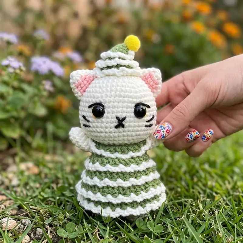 Complimentary Intermediate crochet pattern: Christmas Tree Cat Amigurumi Pattern - Simple to follow guide