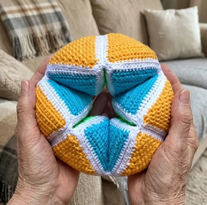 Complimentary Intermediate crochet pattern: Crochet Flexagon Amigurumi Pattern - Simple to follow guide