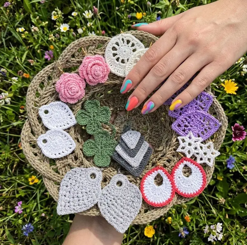 Complimentary Intermediate crochet pattern: 25 More Earrings to Crochet Pattern - Simple to follow guide