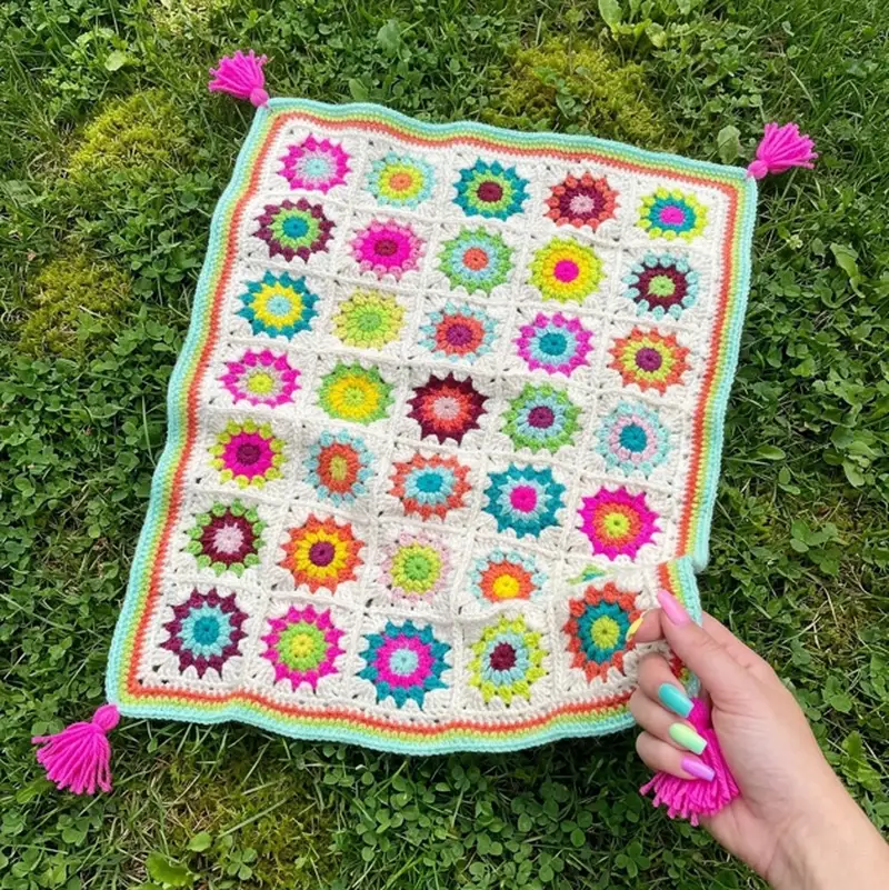 Complimentary Intermediate crochet pattern: Christmas in the Sand Blanket Pattern - Simple to follow guide