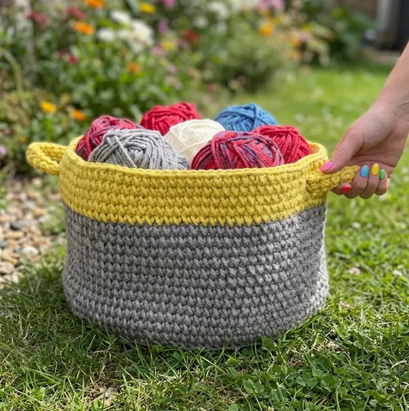 Complimentary Beginner Friendly crochet pattern: Dip Edge Crochet Basket Pattern - Simple to follow guide