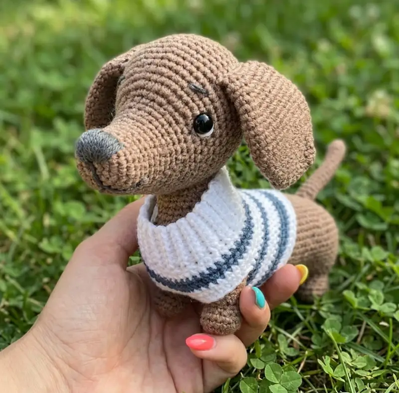 Complimentary Intermediate crochet pattern: Yumi the Dachshund Amigurumi Pattern - Simple to follow guide