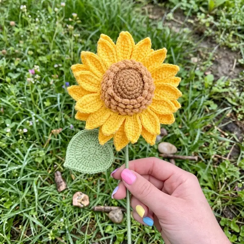 Complimentary Intermediate crochet pattern: Crochet Sunflower Pattern - Simple to follow guide
