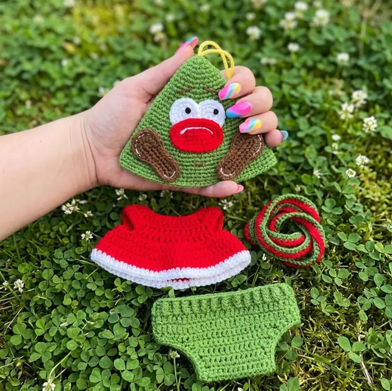 Complimentary Intermediate crochet pattern: Clothes Amigurumi Pattern - Simple to follow guide