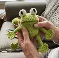 Crochet Frog Amigurumi Pattern step 1 - construction progress