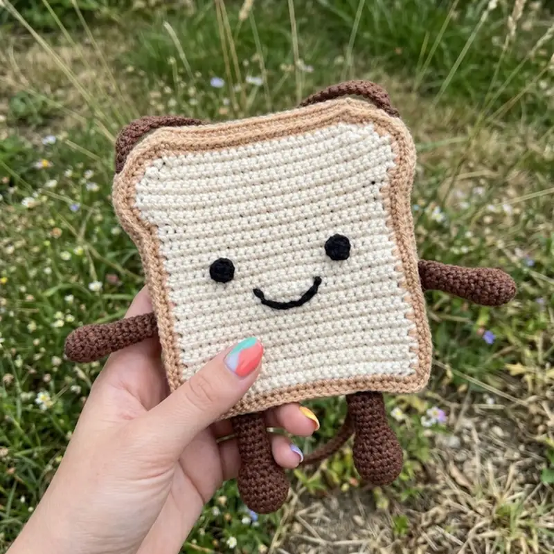Complimentary Intermediate crochet pattern: Toastie Bread Bag Amigurumi Pattern - Simple to follow guide