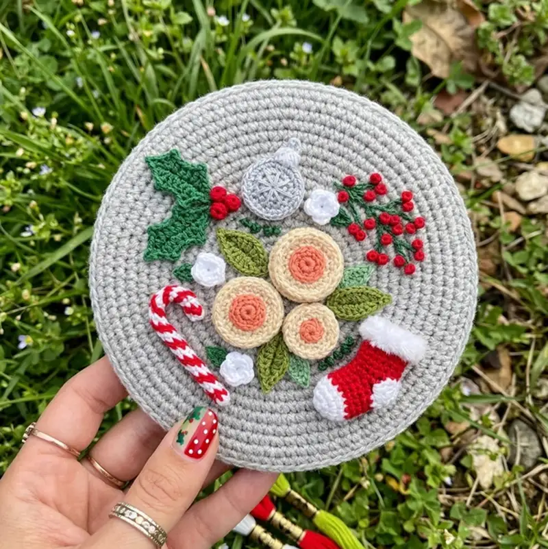 Complimentary Beginner Friendly crochet pattern: Christmas Hoop Embroidery Pattern - Simple to follow guide