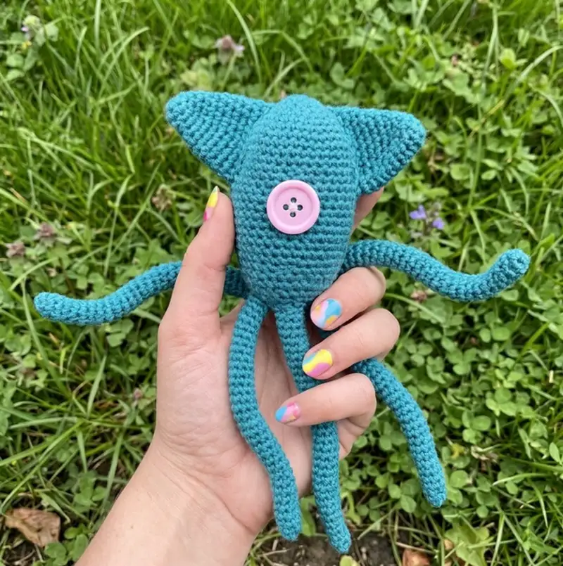 Complimentary Intermediate crochet pattern: Squid Coraline Amigurumi Pattern - Simple to follow guide