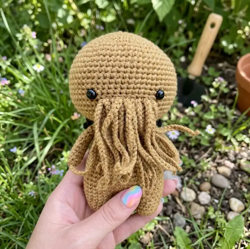 Complimentary Intermediate crochet pattern: Baby Cthulhu Amigurumi Pattern - Simple to follow guide