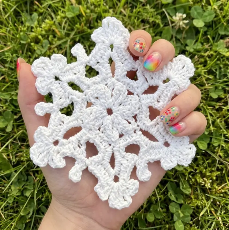 Complimentary Intermediate crochet pattern: Twinkling Snowflakes Crochet Pattern - Simple to follow guide