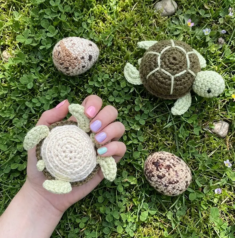 Complimentary Intermediate crochet pattern: Turtles Amigurumi Pattern - Simple to follow guide