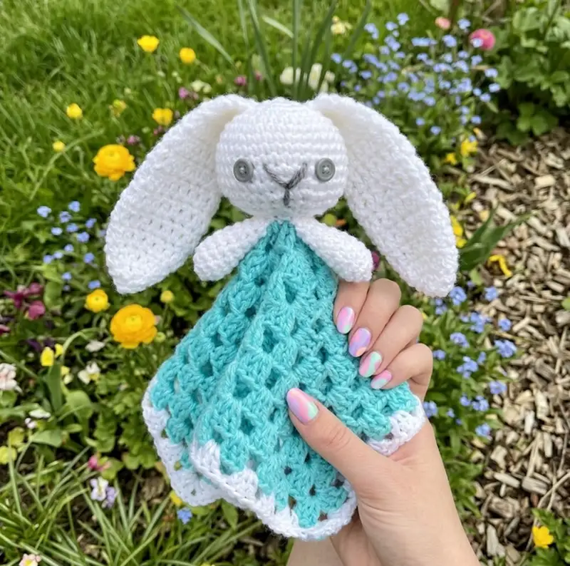 Complimentary Beginner Friendly crochet pattern: Cute Bunny Comforter Amigurumi Pattern - Simple to follow guide