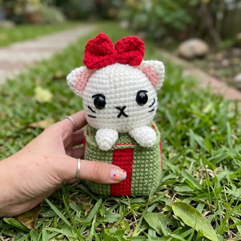 Complimentary Intermediate crochet pattern: Christmas Giftbox Cat Amigurumi Pattern - Simple to follow guide