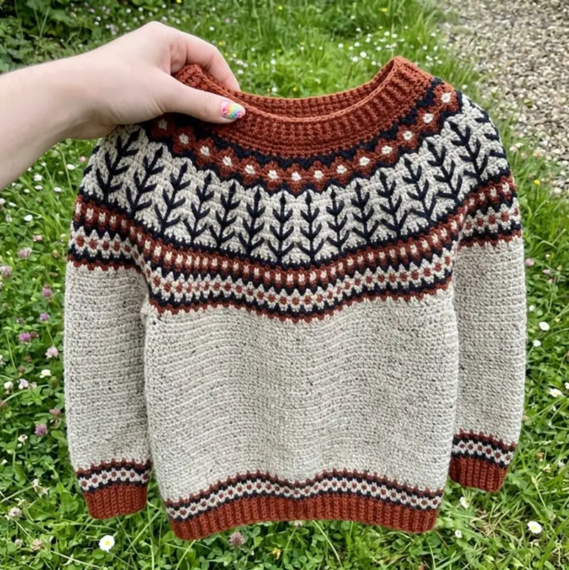 Complimentary Intermediate crochet pattern: Embla's Mom Pattern - Simple to follow guide