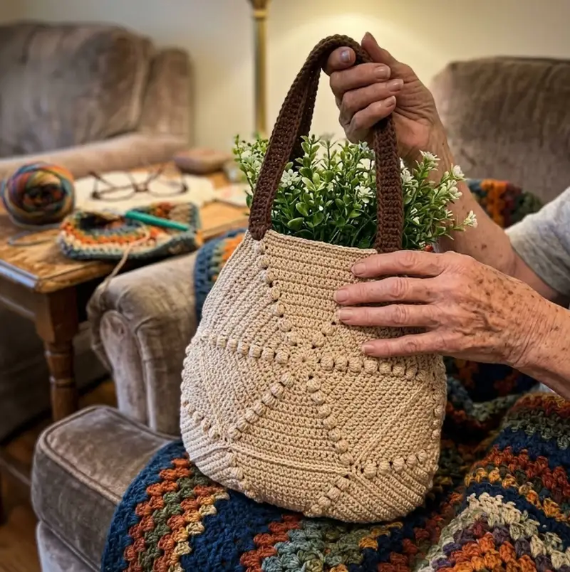 Quality crochet pattern: Trapeze Bag Pattern - Intermediate level guide with complete instructions