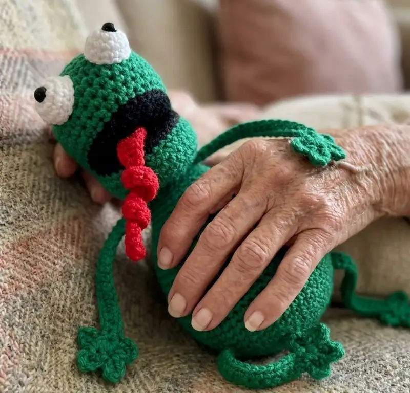 Complimentary Intermediate crochet pattern: Crochet Frog Door-Stopper Pattern - Simple to follow guide