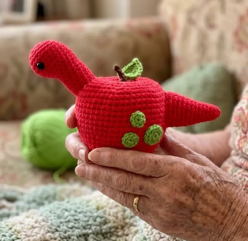 Complimentary Intermediate crochet pattern: Appletosaurus Amigurumi Pattern - Simple to follow guide