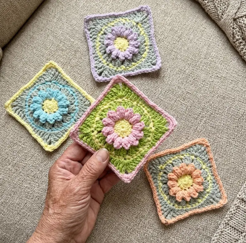 Complimentary Intermediate crochet pattern: Elloth Granny Square Pattern - Simple to follow guide
