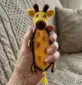 Giraffe Bookmark Amigurumi Pattern step 4 - final assembly and finishing