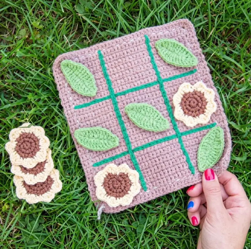 Complimentary Beginner Friendly crochet pattern: Tic-Tac-Toe Crochet Pattern - Simple to follow guide