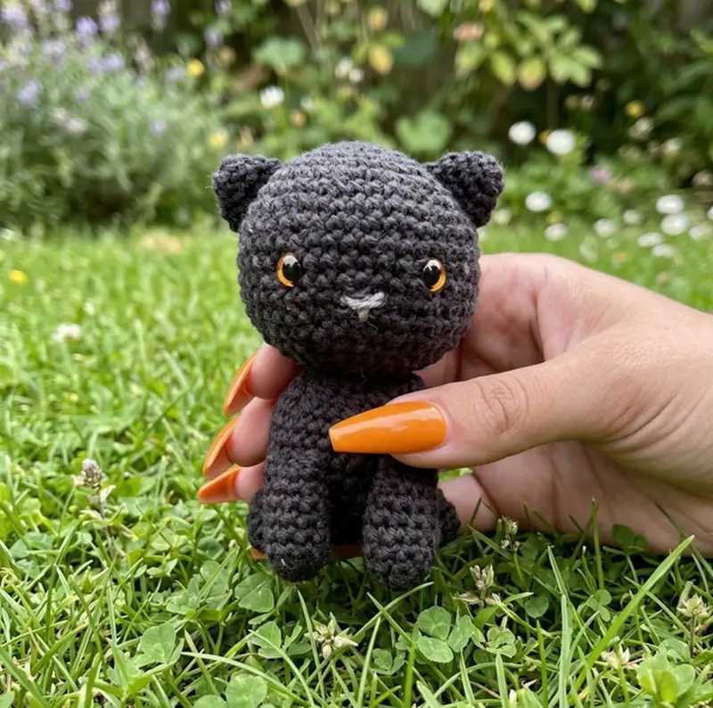 Complimentary Beginner Friendly crochet pattern: Gatitos Amigurumi Pattern - Simple to follow guide