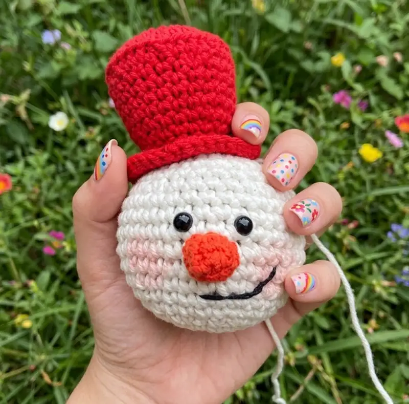 Complimentary Beginner Friendly crochet pattern: Crochet Snowman Ornaments Amigurumi Pattern - Simple to follow guide