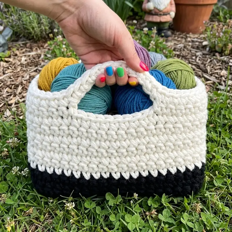 Complimentary Beginner Friendly crochet pattern: Any-Size Square Container Crochet Pattern - Simple to follow guide