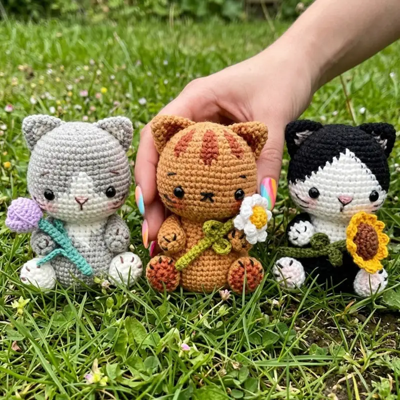 Quality crochet pattern: The cats and flowers Amigurumi Pattern - Intermediate level guide with complete instructions