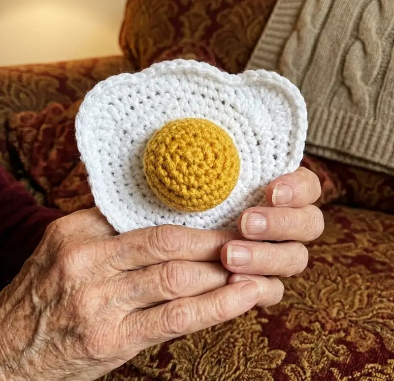 Complimentary Beginner Friendly crochet pattern: Fried Egg Amigurumi Pattern - Simple to follow guide